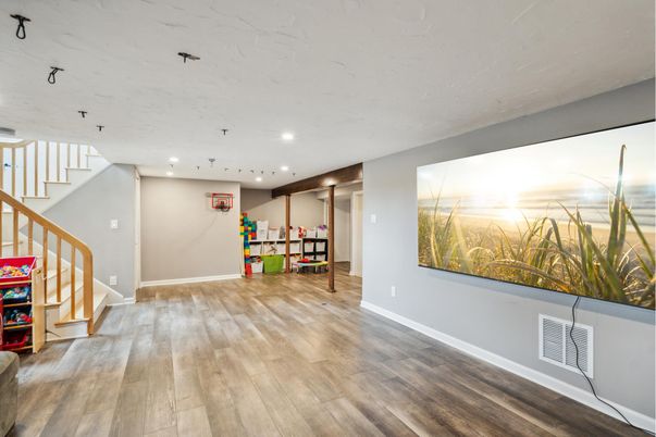 Interior, Recessed Lighting, Wood Texture Flooring