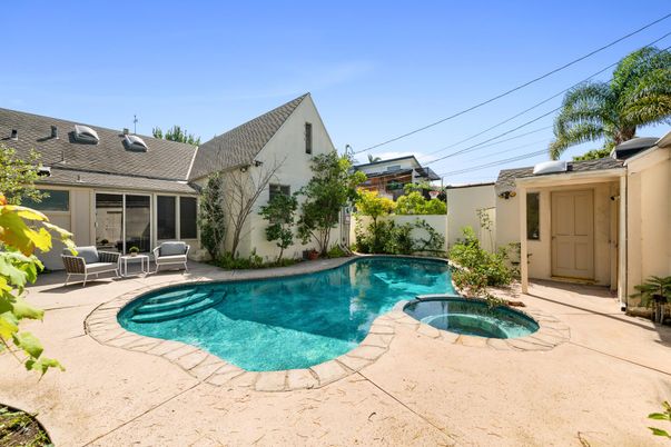 Exterior, Pool