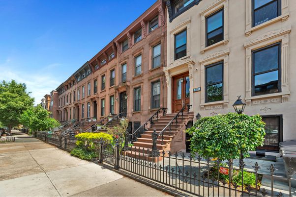 Exterior, Facade, Brownstone