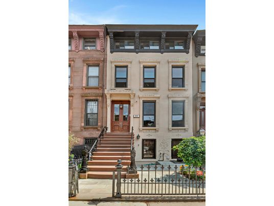 Exterior, Facade, Brownstone