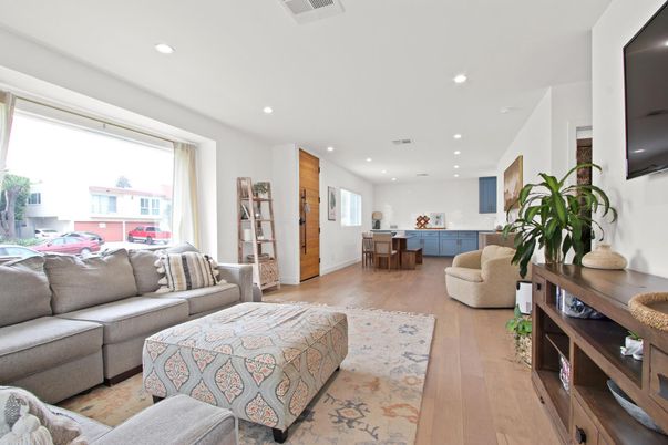 Interior, Living room, Recessed Lighting, Wood Texture Flooring