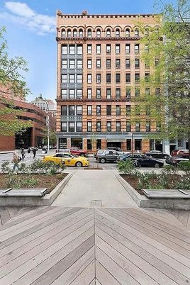Exterior, Facade, Chicago School
