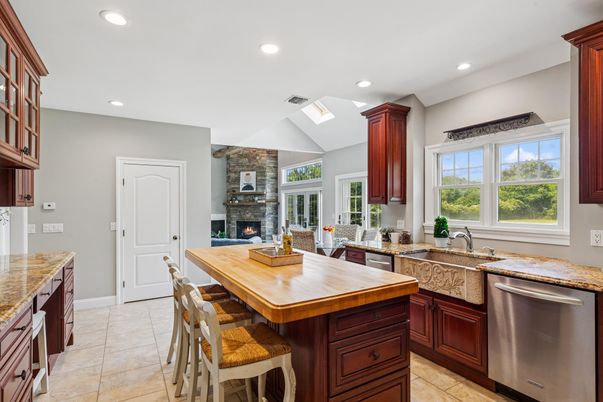 Fireplace, Interior, Kitchen, Recessed Lighting