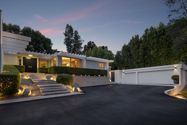 Attached, Exterior, Facade, Modern