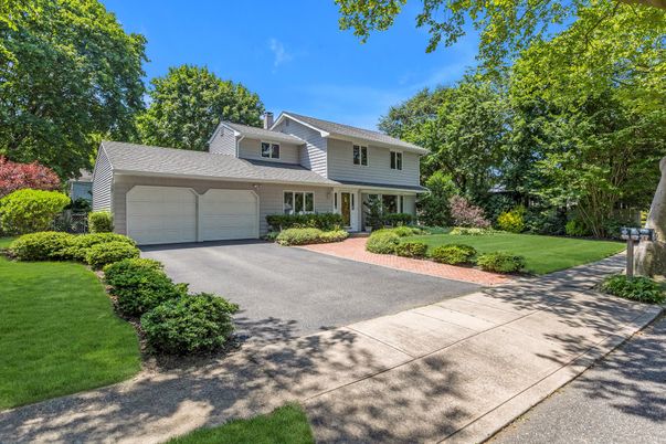 Attached, Exterior, Facade, Cape Cod