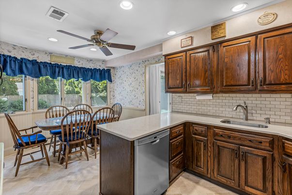 Dining room, Interior, Kitchen, Recessed Lighting
