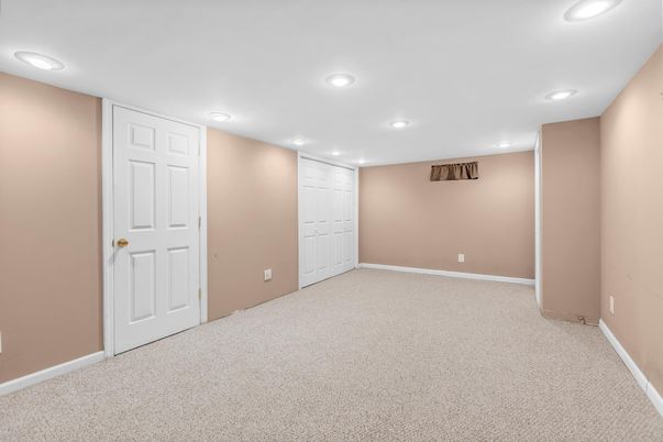 Empty room, Interior, Recessed Lighting