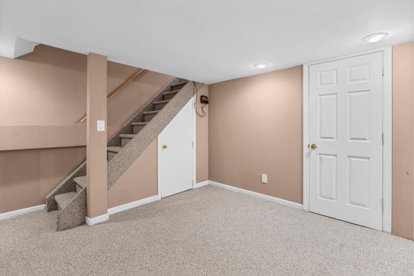 Empty room, Interior, Recessed Lighting