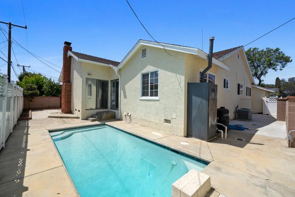 Exterior, Pool