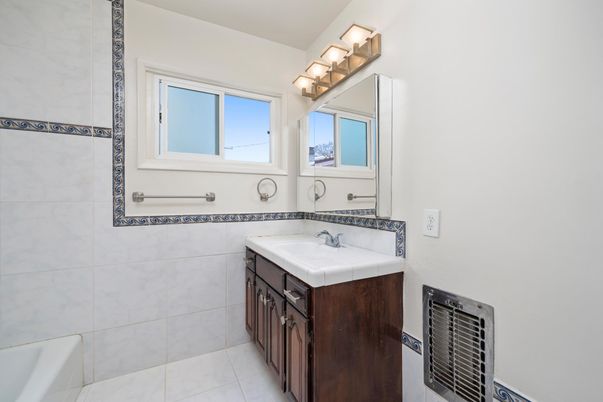 Bathroom, Interior, Tile Countertops