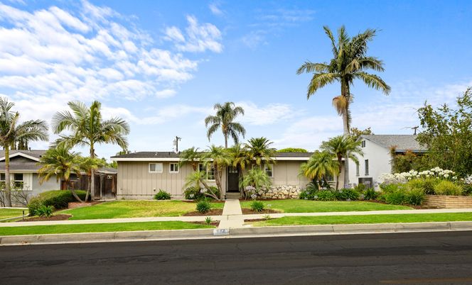 Exterior, Facade, Ranch