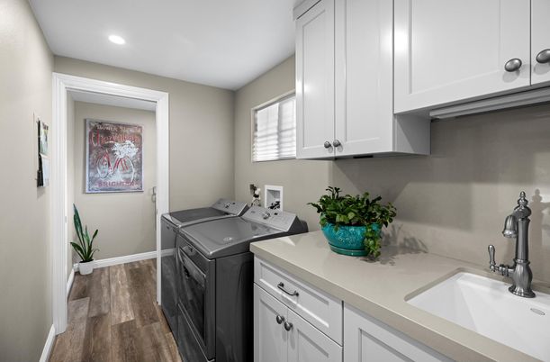 Interior, Recessed Lighting, Washer, Wood Texture Flooring