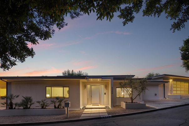 Exterior, Facade, Modern