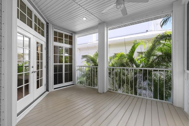 Interior, Recessed Lighting, Sun Room, Wood Texture Flooring