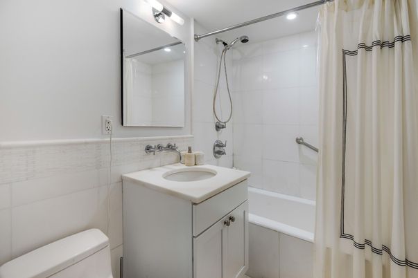 Bathroom, Interior, Recessed Lighting