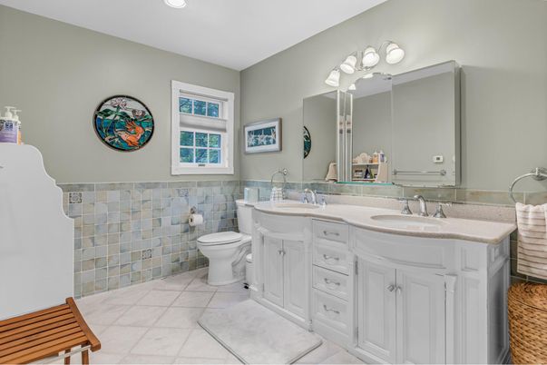 Bathroom, Dual Sink Vanities, Interior, Recessed Lighting