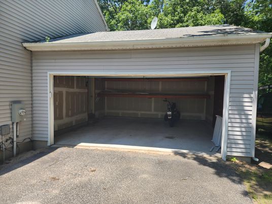 Detached Garage, Exterior