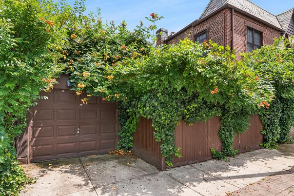 Detached Garage, Exterior