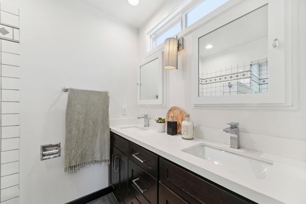 Bathroom, Dual Sink Vanities, Interior, Recessed Lighting