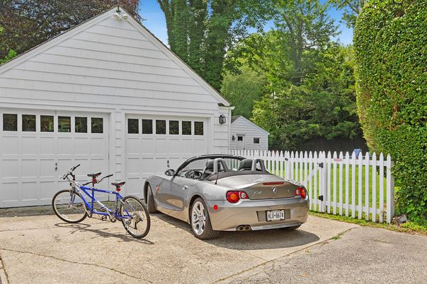 Detached Garage, Exterior