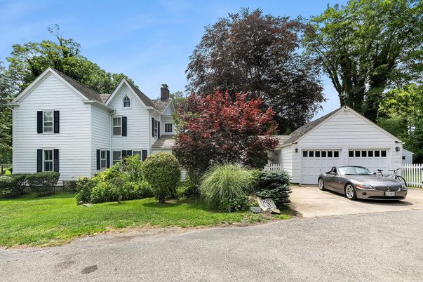 Detached Garage, Exterior