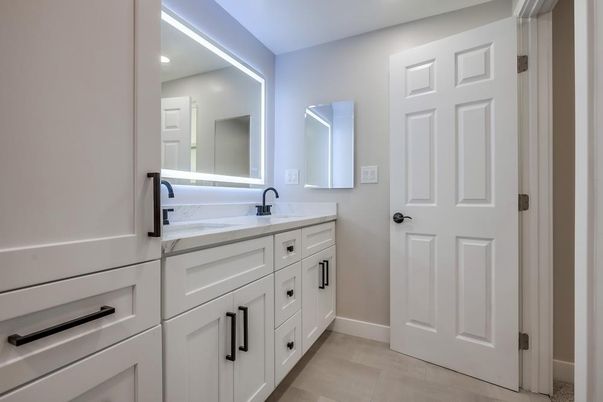 Bathroom, Dual Sink Vanities, Interior, Recessed Lighting