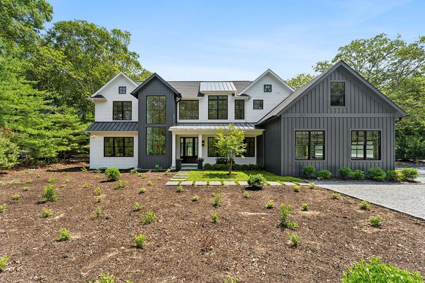 Exterior, Facade, Farmhouse