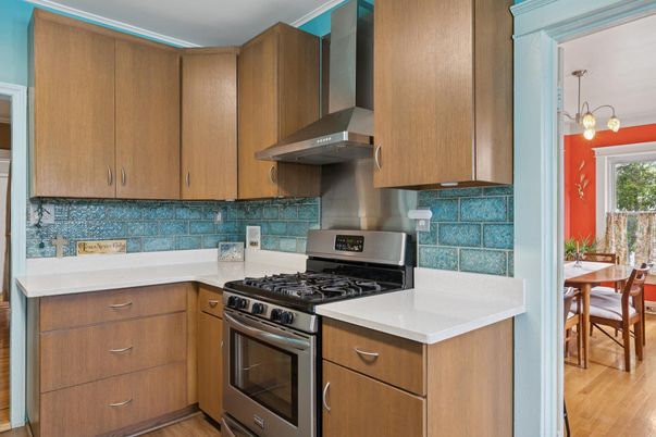 Chandelier, Dining room, Interior, Kitchen, Stainless Steel Appliances, Wood Texture Flooring