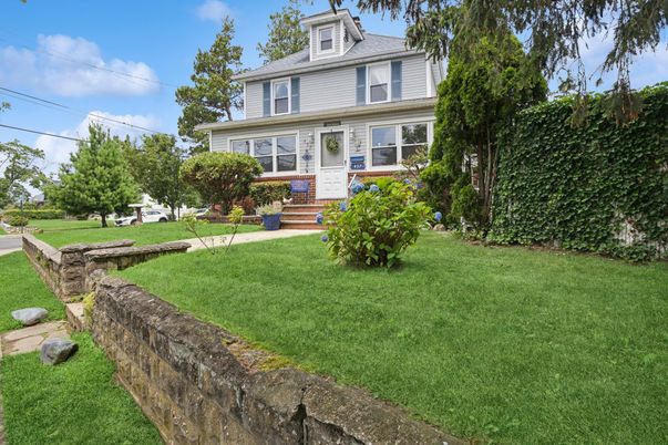 Backyard, Exterior, Facade, American Foursquare