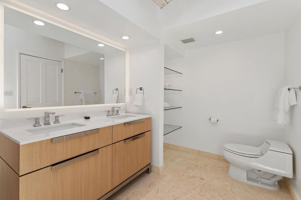 Bathroom, Dual Sink Vanities, Interior, Recessed Lighting