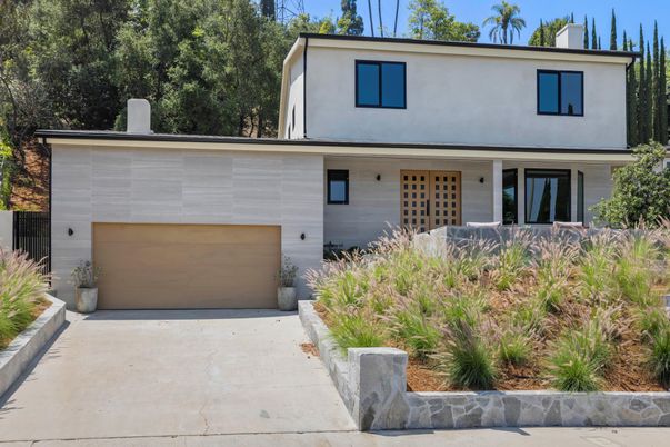 Attached, Exterior, Facade, Modern
