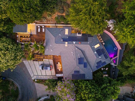Exterior, Drone