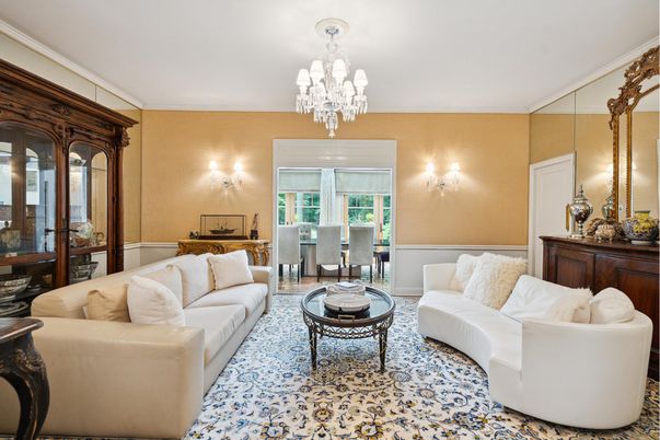 Chandelier, Dining room, Interior, Living room