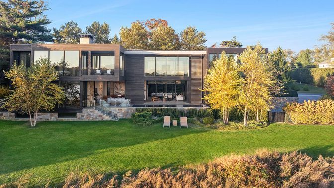 Backyard, Exterior, Facade, Modern