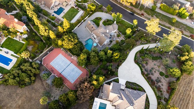 Exterior, Drone