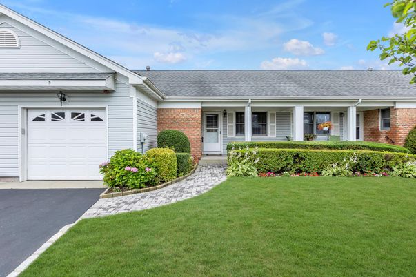 Attached, Exterior, Facade, Brick Facade, Ranch
