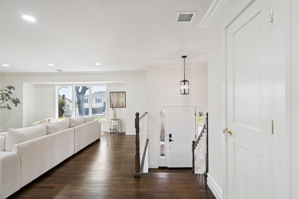 Interior, Living room, Pendant Lights, Recessed Lighting, Wood Texture Flooring