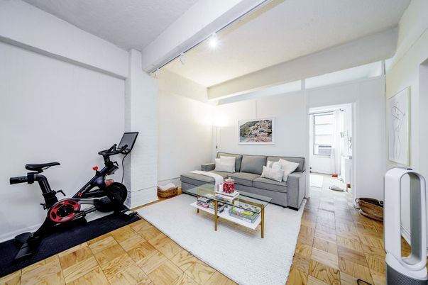 Fitness Equipment, Interior, Living room, Wood Texture Flooring