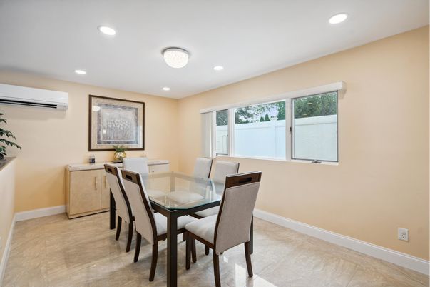 Dining room, Interior, Recessed Lighting