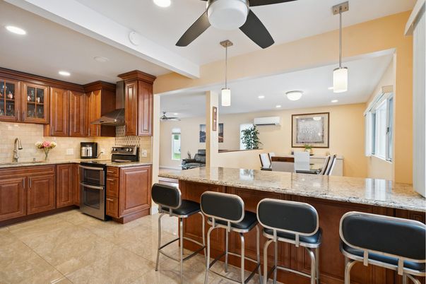 Dining room, Interior, Kitchen, Pendant Lights, Recessed Lighting, Stainless Steel Appliances