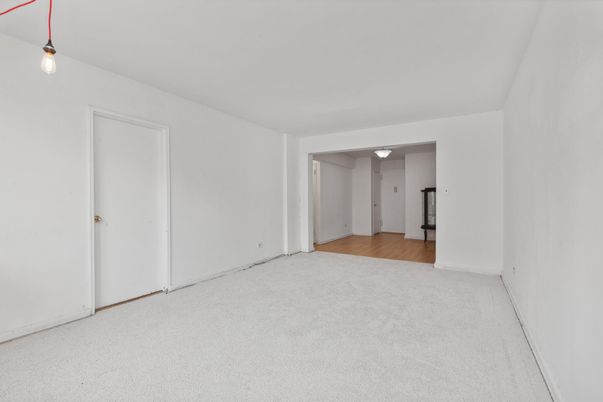 Empty room, Interior, Pendant Lights