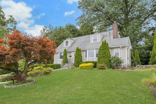 Backyard, Exterior, Facade, Cape Cod