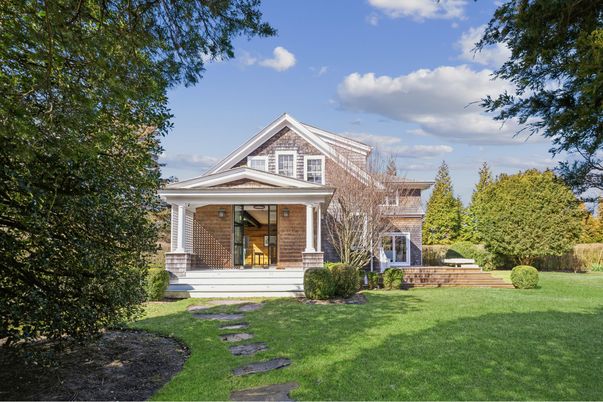 Exterior, Facade, Brick Facade, Queen Anne Victorian