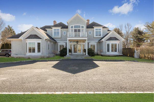 Exterior, Facade, Farmhouse