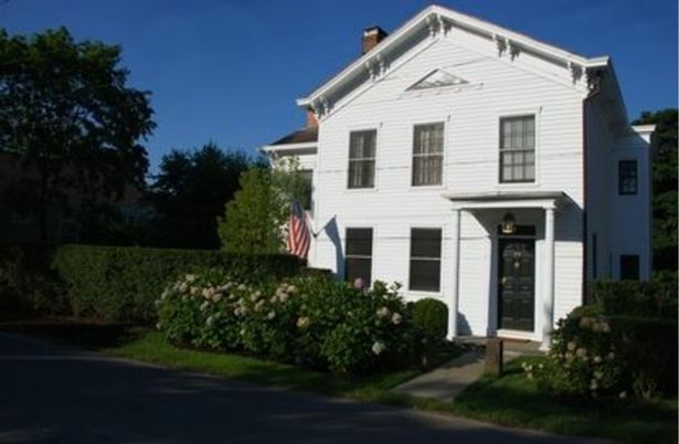 Exterior, Facade, Queen Anne Victorian
