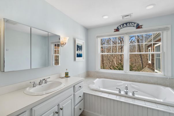 Bathroom, Dual Sink Vanities, Interior, Recessed Lighting