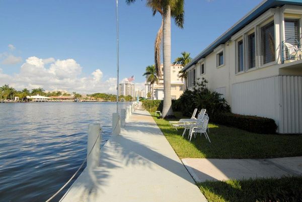 Exterior, Lake