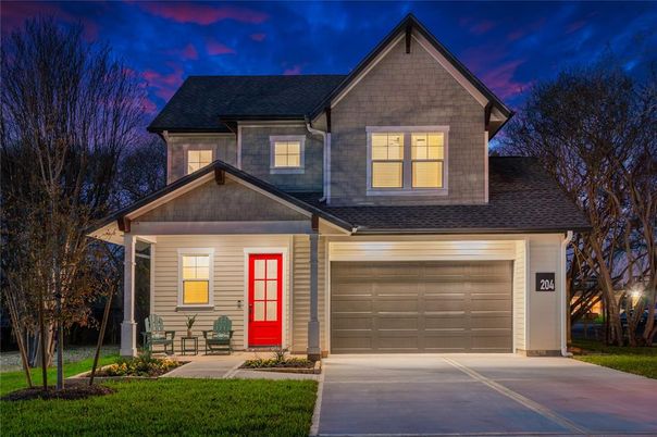 Attached, Exterior, Facade, American Craftsman