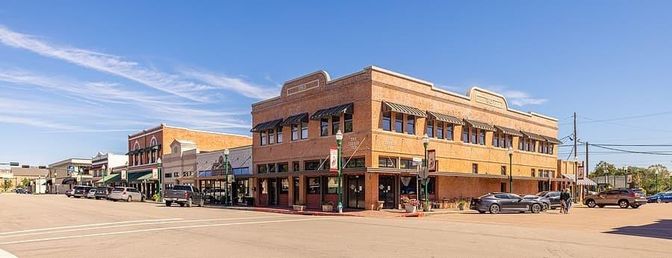 Exterior, Facade, Condo Building