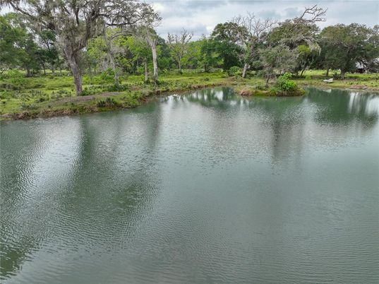 Exterior, Lake